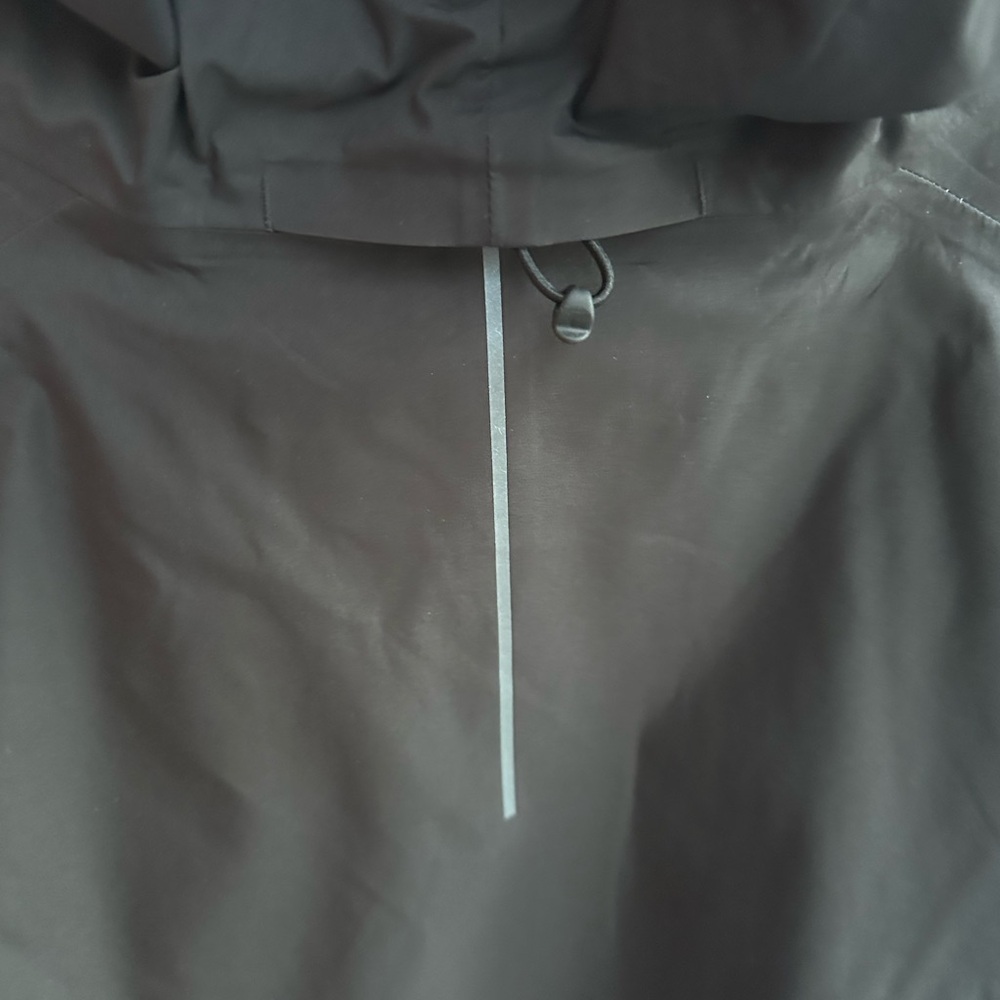 Lululemon Outpour Shell Jacket - Picture 9 of 11